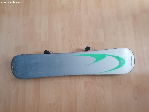 Daruji detsky snowboard 105 cm. snb je s pevnym vazanim, bezne opotrebeni