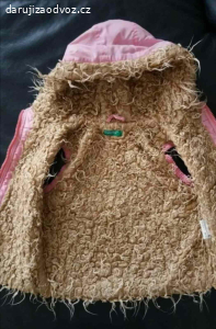 Daruji dívčí vestu vel. 86/92