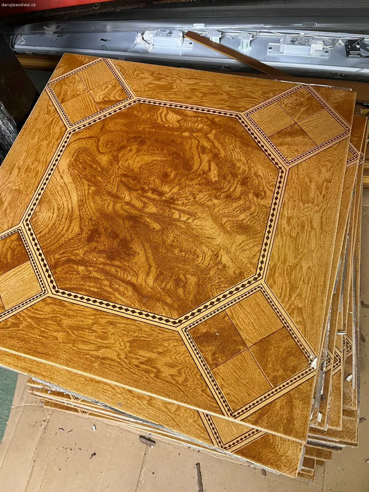 Daruji dlažbu. Daruji 29 ks dlažby viz foto , rozměry 50x50 ( 7.25m2). K vyzvednutí v Roztokách