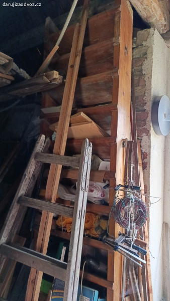 daruji drevene schody zachovale.