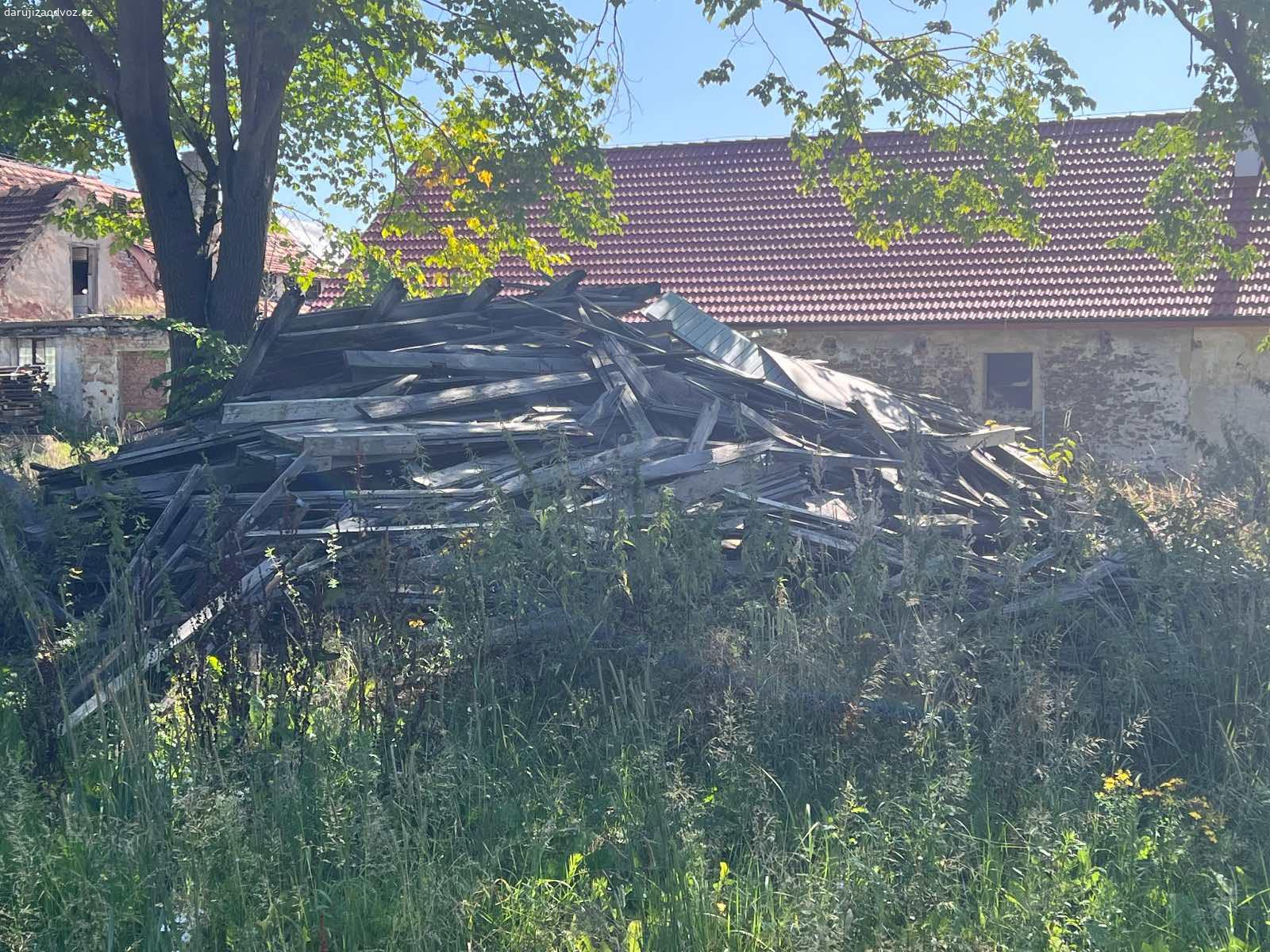 Daruji dřevo z demolice. Viz foto
Může být odhadem 300,400m3 dřeva