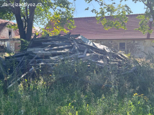 Daruji dřevo z demolice