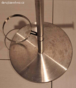 Daruji držák na toaletní papír