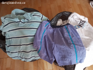 daruji dva pytle oblečení.