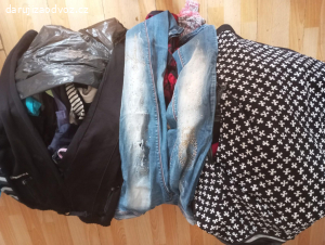daruji dva pytle oblečení.