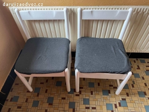 Daruji dvě dřevěné židle