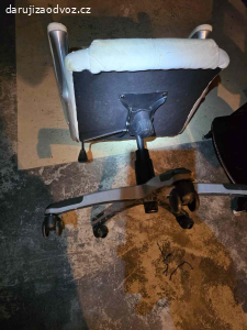 Daruji dvě kolečkové funkční židle