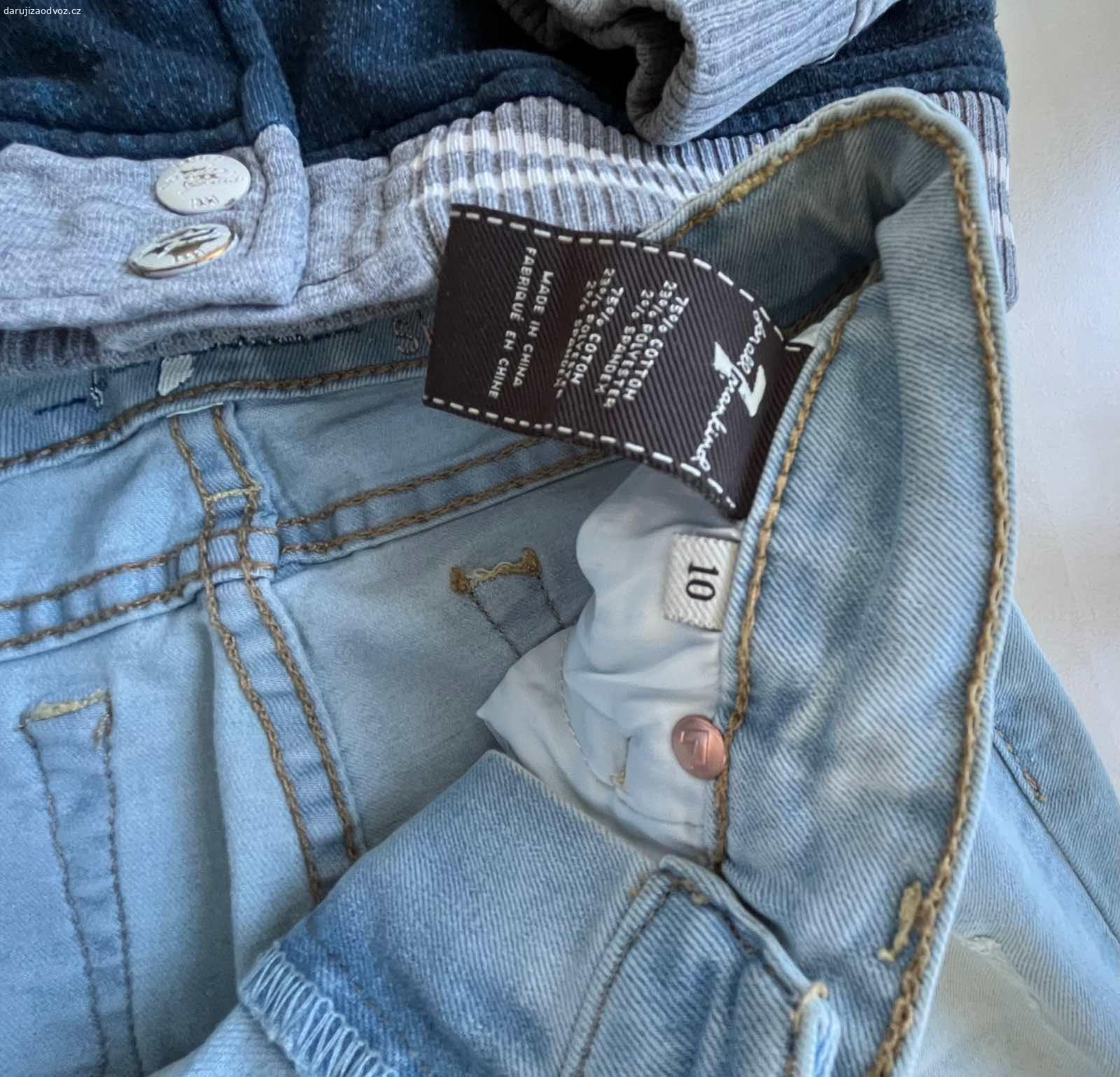 Daruji dziny, mikinu bundu vel. 134. Daruji mikinu, dzinovou bundu a dziny vel. 134. Mohu i zaslat. Vyzvednout mozno v case  9-16 mimo vikend.