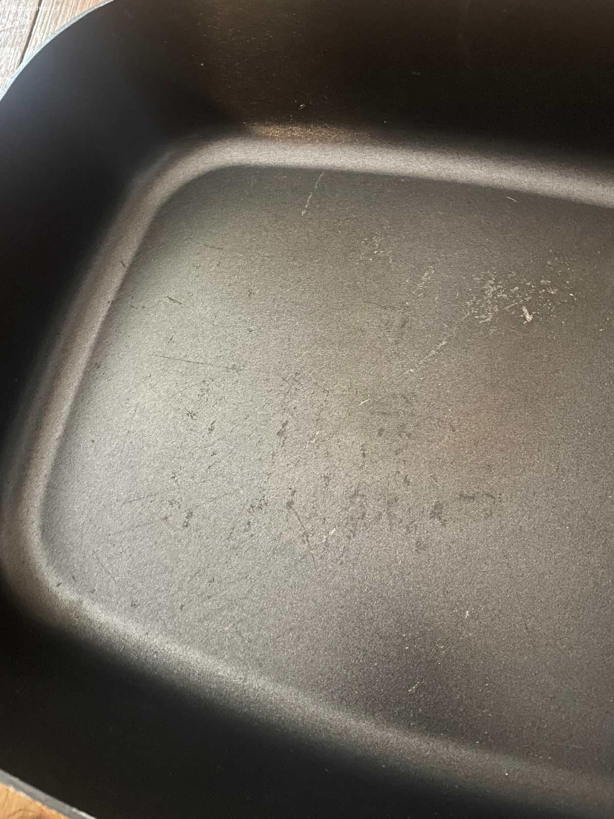 Daruji elektrickou pánev na zapékání. Za odvoz z Prahy (Strašnice) nabízím elektrickou pánev, je funkční ale trochu poškrábaná.