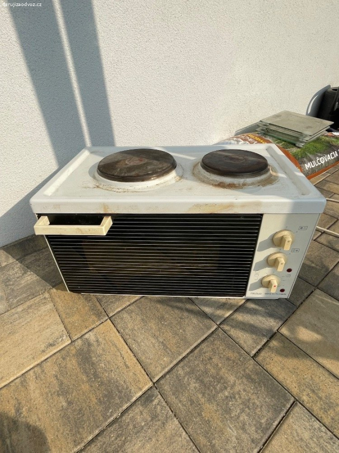 Daruji elektrickou troubu se sporákem