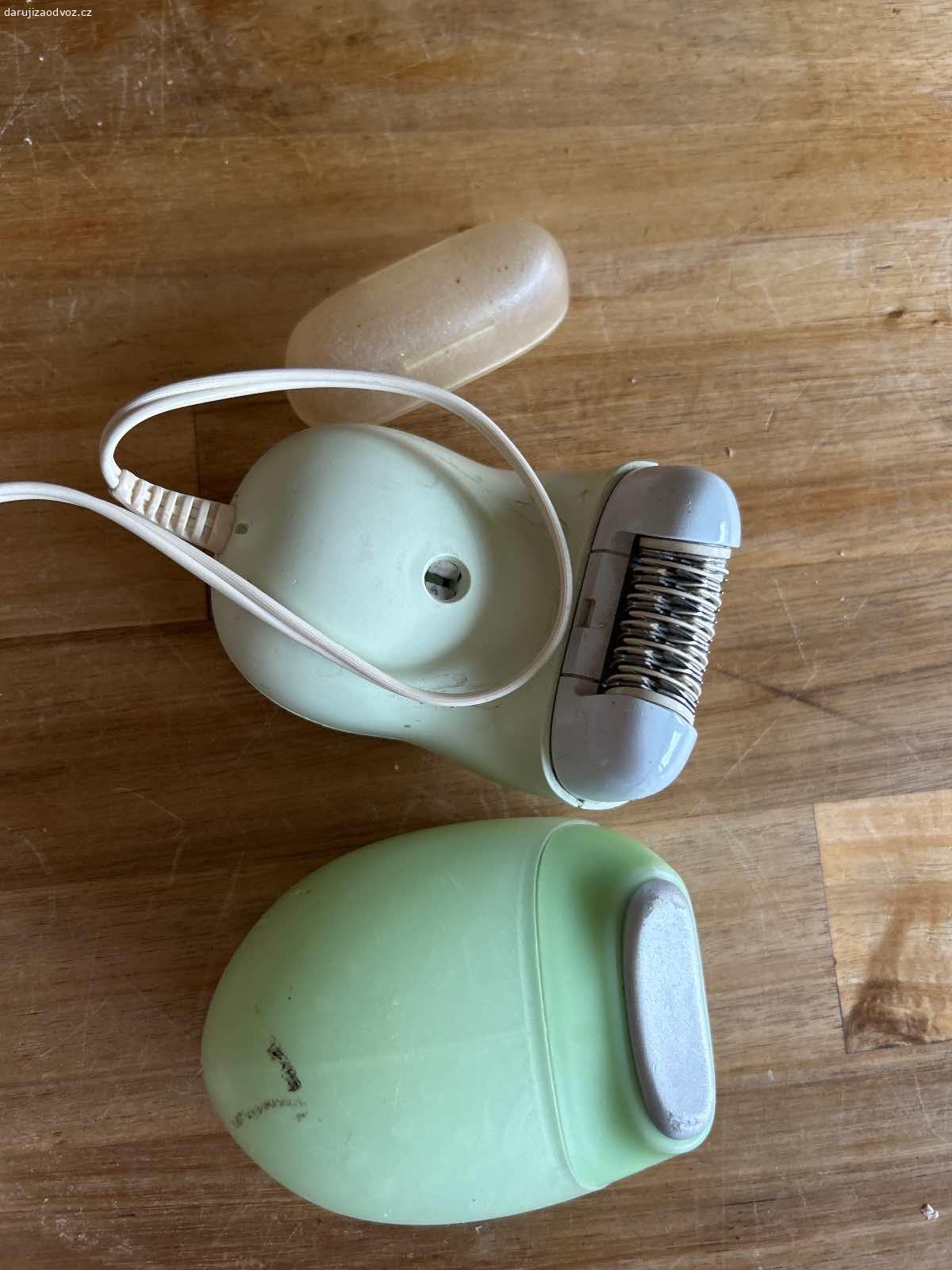 Daruji elektrický epilátor Philips. Daruji starší funkční el.epilátor Philips Satin Ice. 
Daruji za odvoz, nechci balit a posílat.