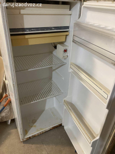 Daruji funkční ledničku s malým mrazákem