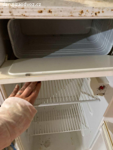 Daruji funkční ledničku s malým mrazákem