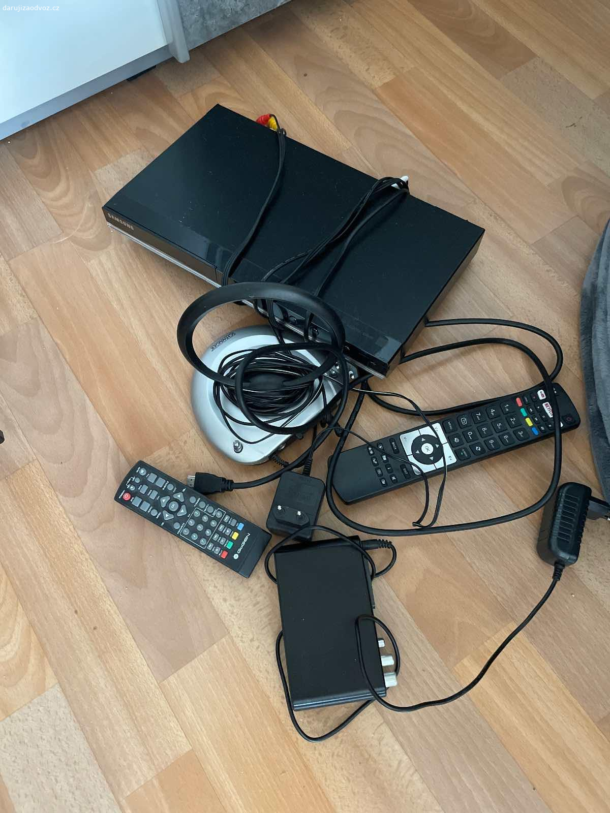 Daruji funkční televizi gogen. Daruji funkční televizi gogen s příslušenstvím