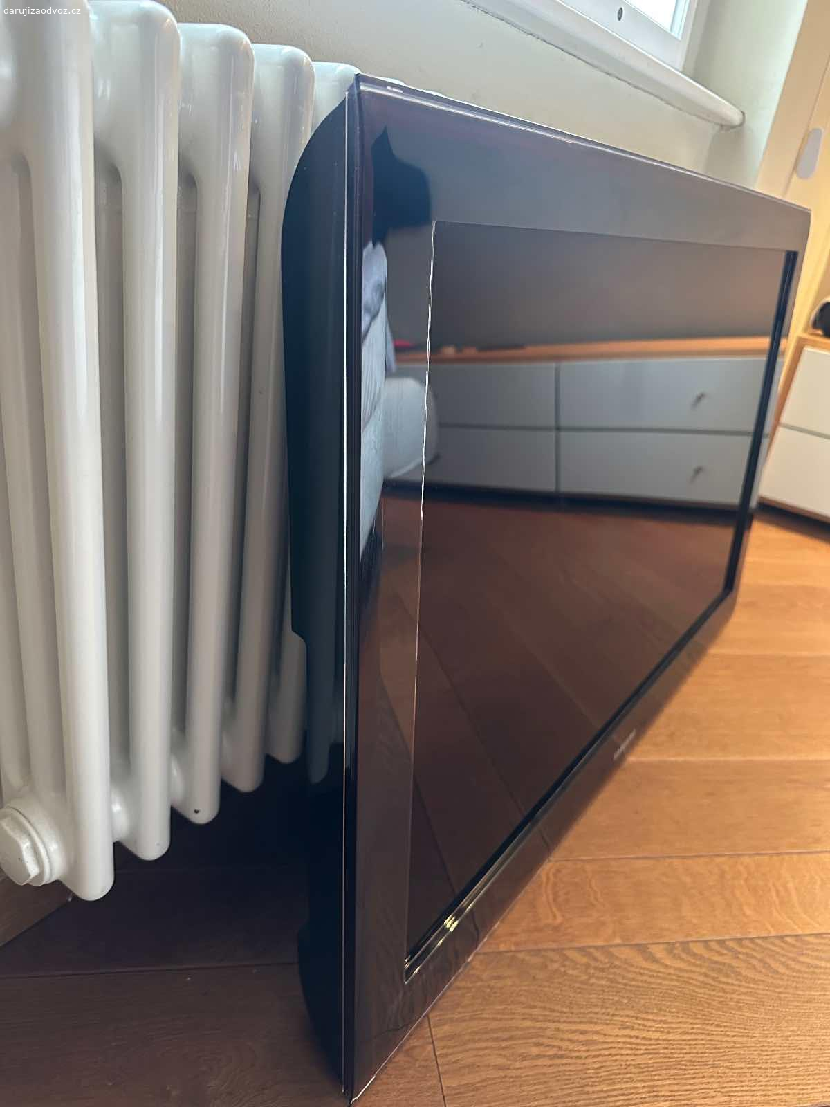 Daruji funkční TV Samsung 40”. Model LE40A656A1F. Televize je funkční. Součástí je dálkové ovládání. Bez napájecího kabelu a bez nožiček/stojanu - vhodné pro umístění na stěnu. Osobní převzetí Praha 2 - Vinohrady.