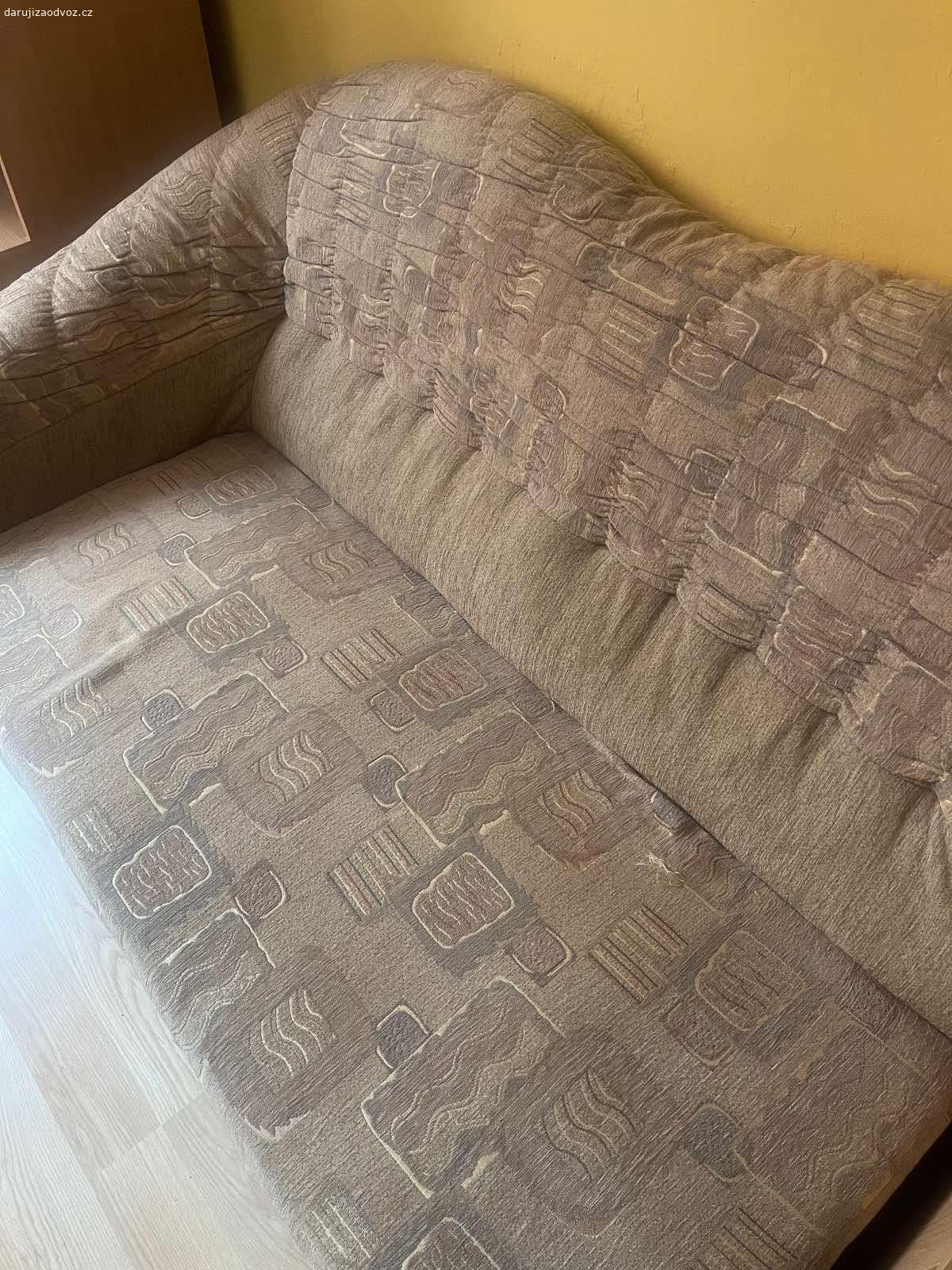 Daruji gauč. Je to část gauče, předáni je možné ve středu 26.6. dopoledne