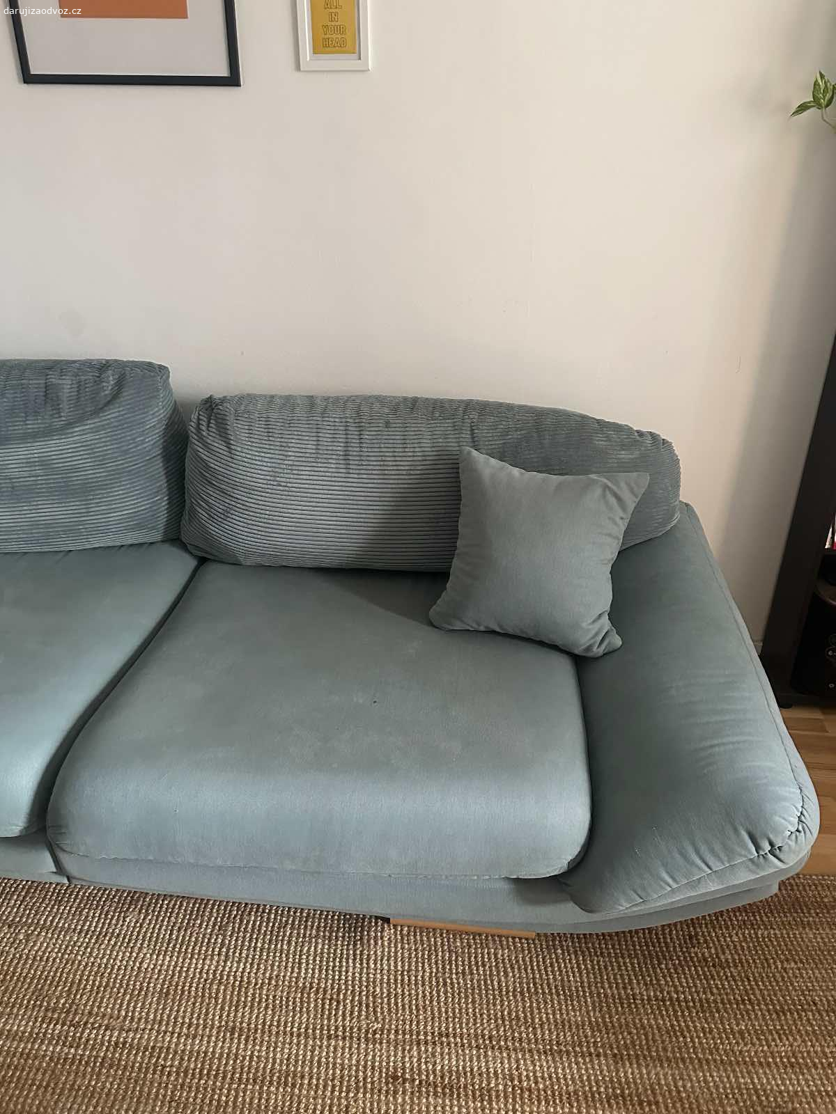 Daruji gauč. Daruji gauč. 
Rozměry 
277 X 117 cm 
Vada: na jedné části trochu vykousané viz fotografie