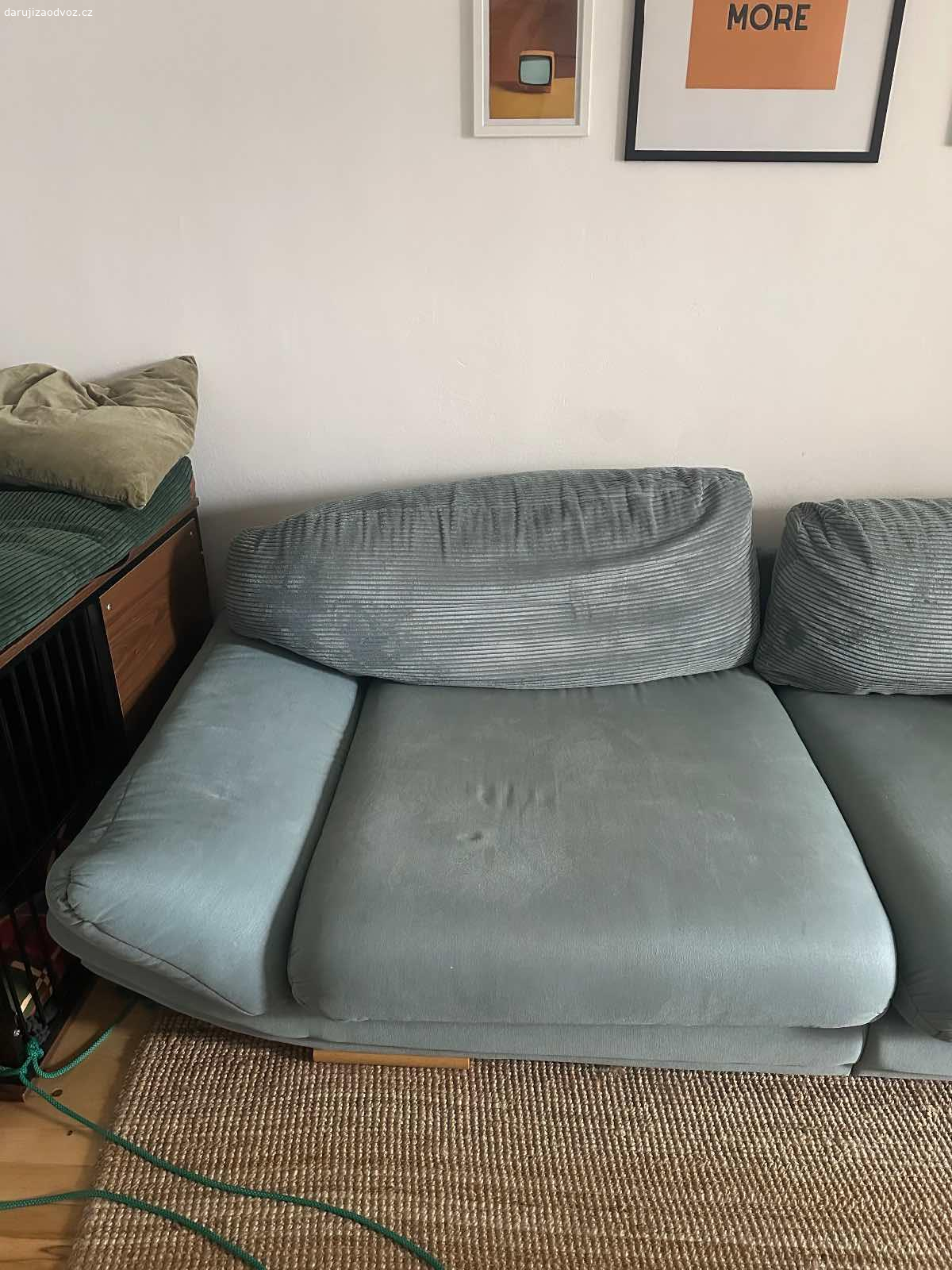 Daruji gauč. Daruji gauč. 
Rozměry 
277 X 117 cm 
Vada: na jedné části trochu vykousané viz fotografie