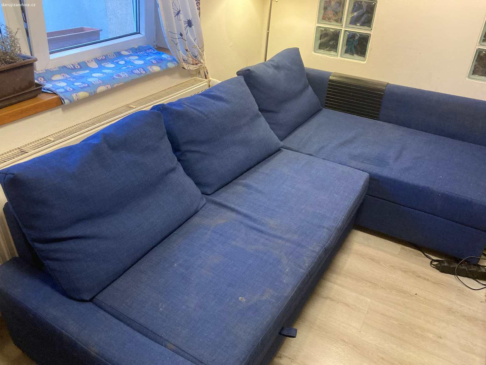 Daruji gauč. Daruji rozkládací gauč s úložným prostorem, sedák je místy ošoupaný a jsou na něm skvrny.
Spěchá! Nejpozději do 29.10.