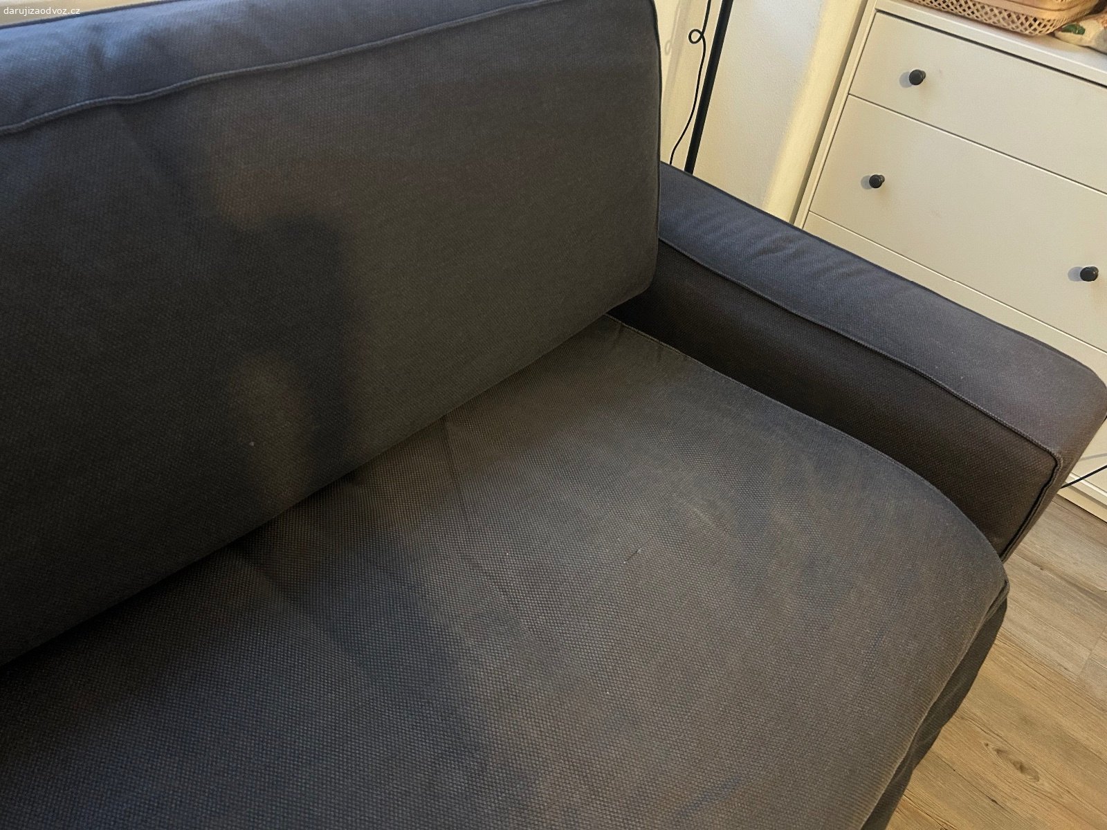 Daruji gauč. Daruji za odvoz Ikea gauč. 167x87cm
