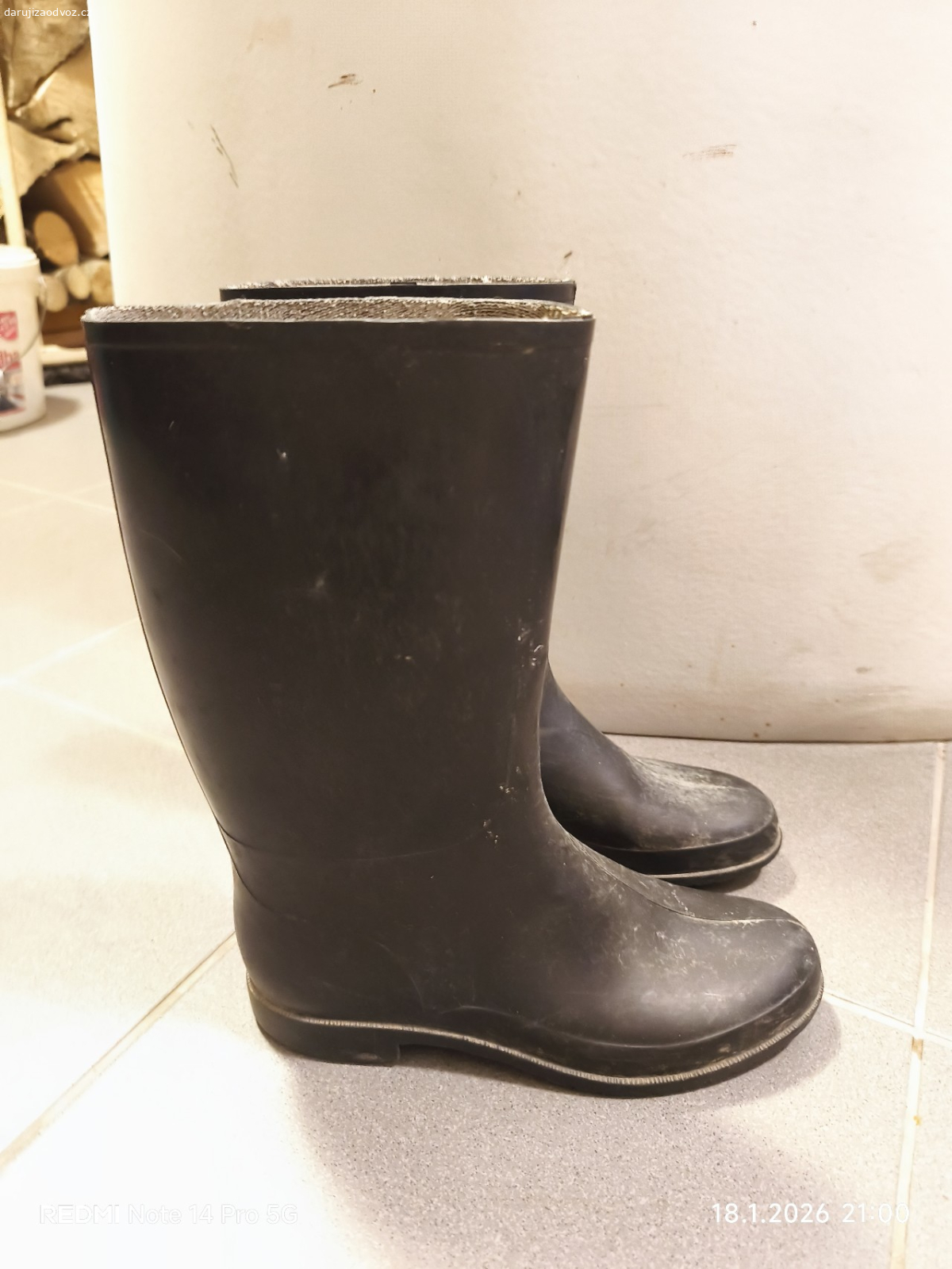 Daruji gumáky. Mírné opotřebení. Vel. 38.