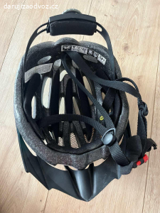 Daruji helmu na kolo