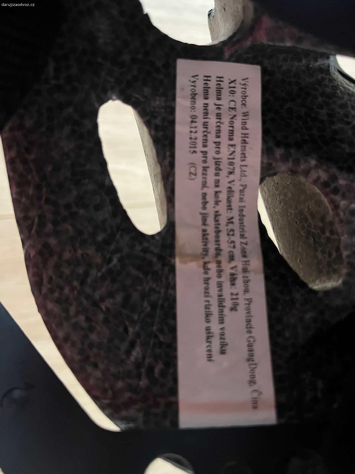 Daruji helmu na kolo. Daruji helmu na kolo. 

Velikost M / 52-57 cm, váha 210 g

Pouze osobní předání - Jesenice u Prahy nebo Praha 4 Brumlovka.