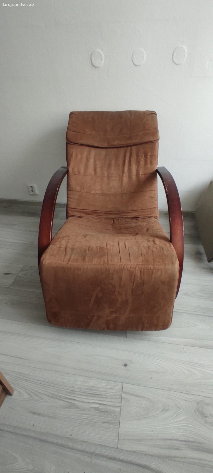 Daruji houpací křeslo. Daruji houpací křeslo možnost předání Kladno, Praha.