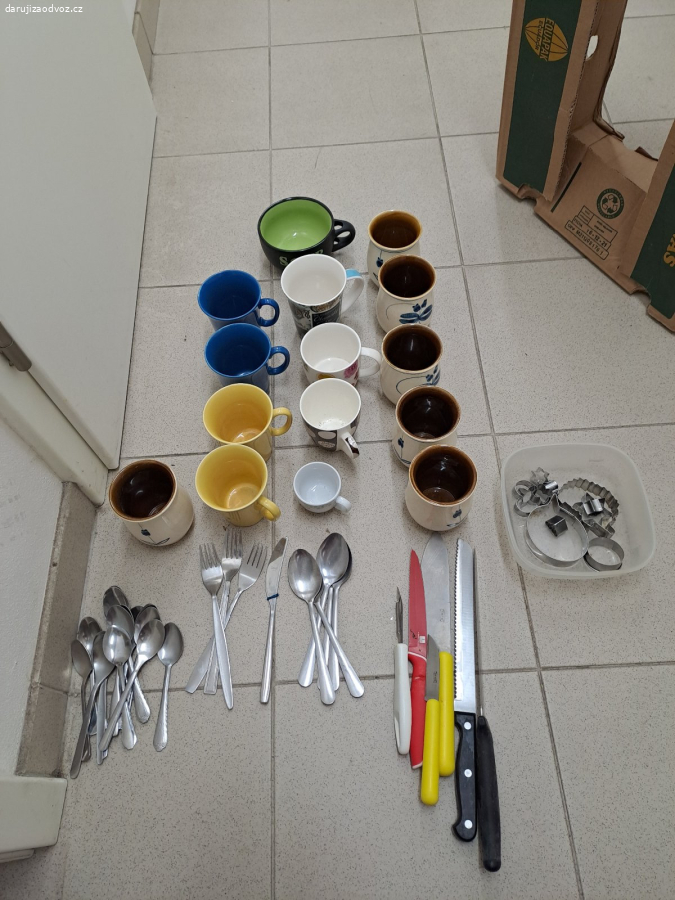 Daruji hrnky, příbory, vyřezávátka na cukrátka