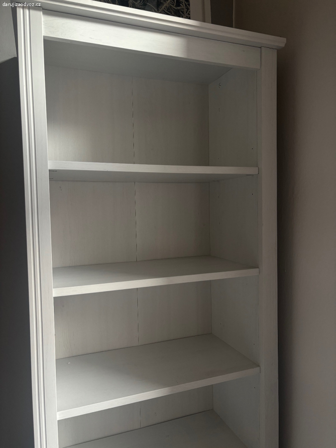 Daruji IKEA knihovnu