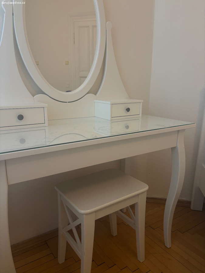 Daruji IKEA makeup stolek se stoličkou