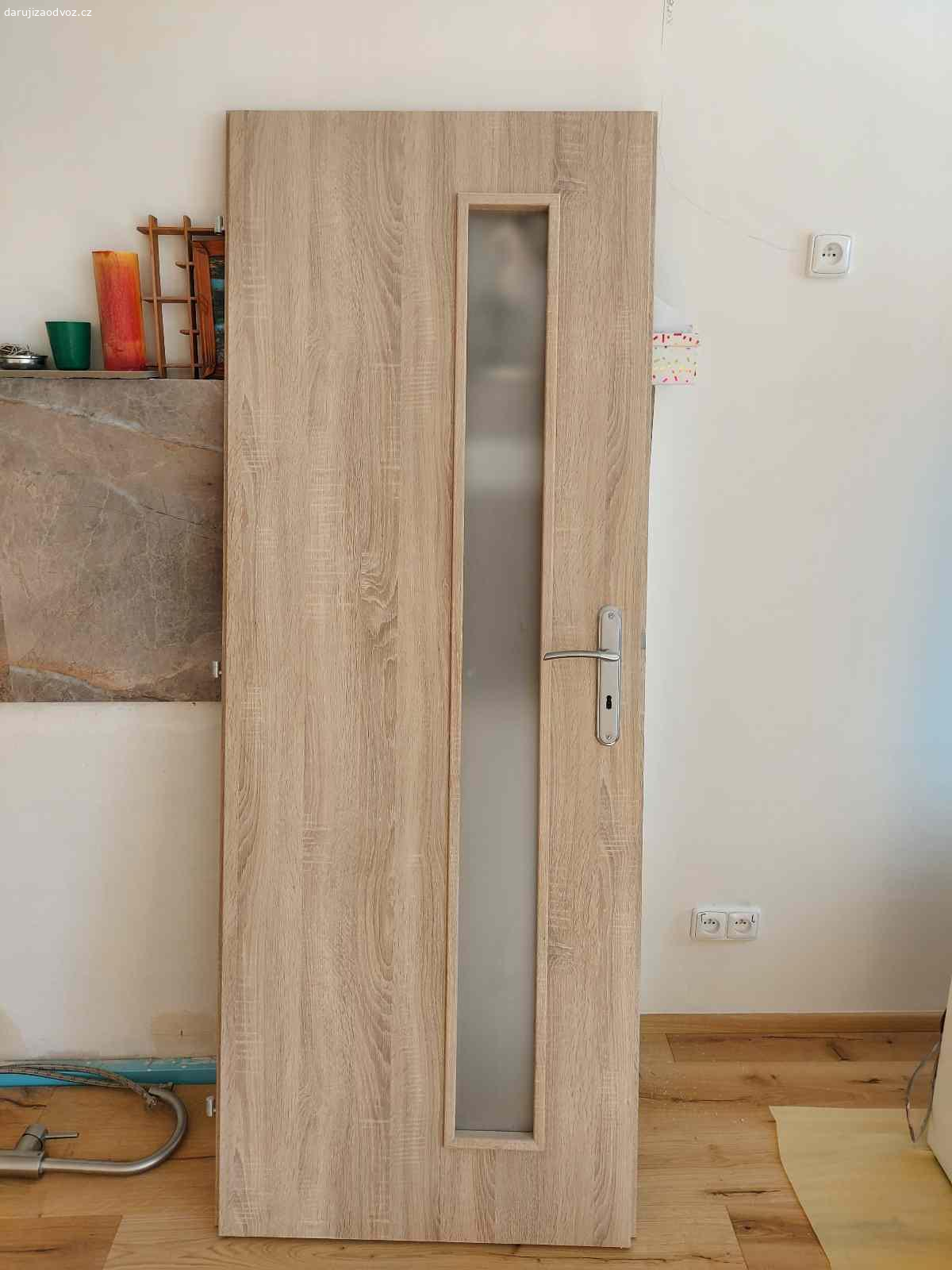 Daruji interiérové dveře. Daruji dveře, zbylé po rekonstrukci bytu.
Velikost levé 620×1950mm,
pravé 720x1943