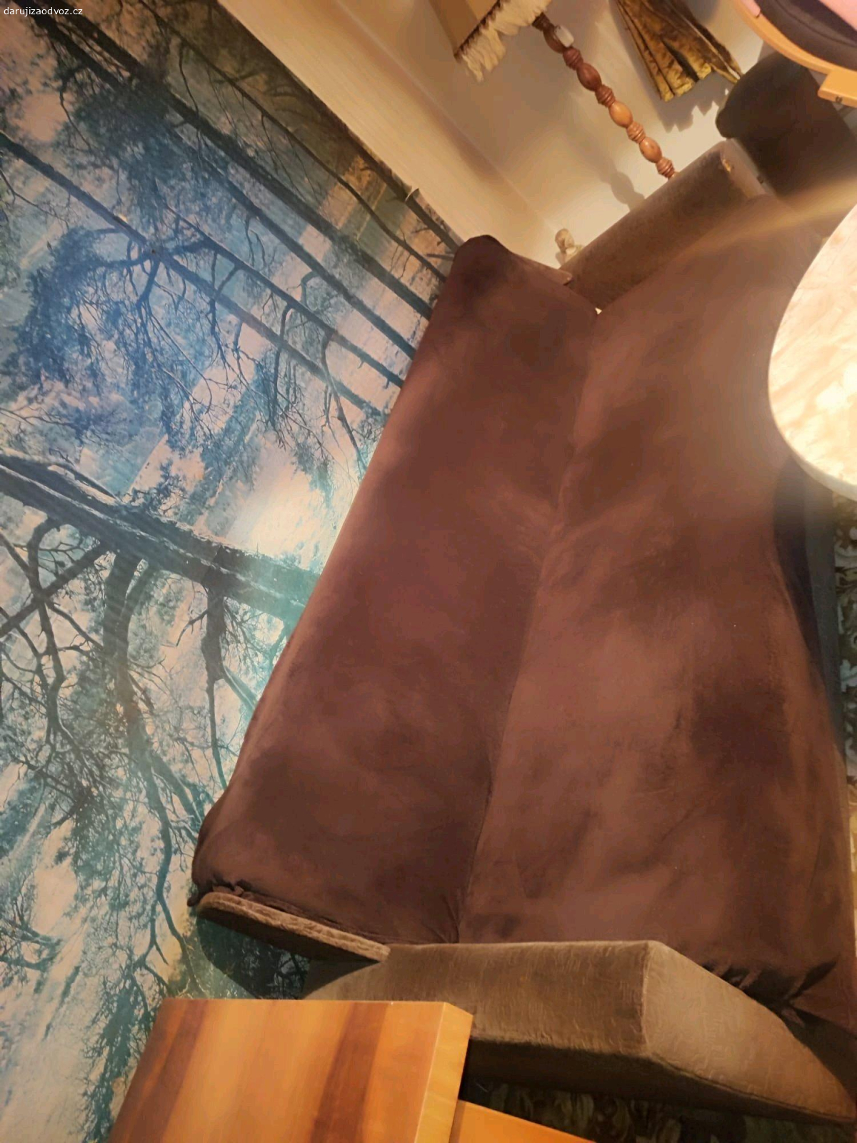 daruji jeden gauč a dvě křesla. Zadarmo