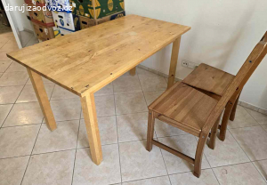 Darují jídelní stůl dřevěný + dvě židle