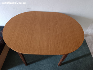 daruji jídelní stůl