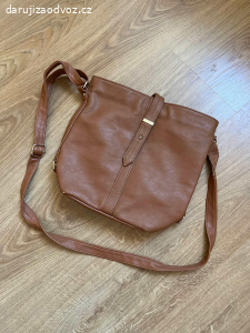 Daruji kabelku přes rameno