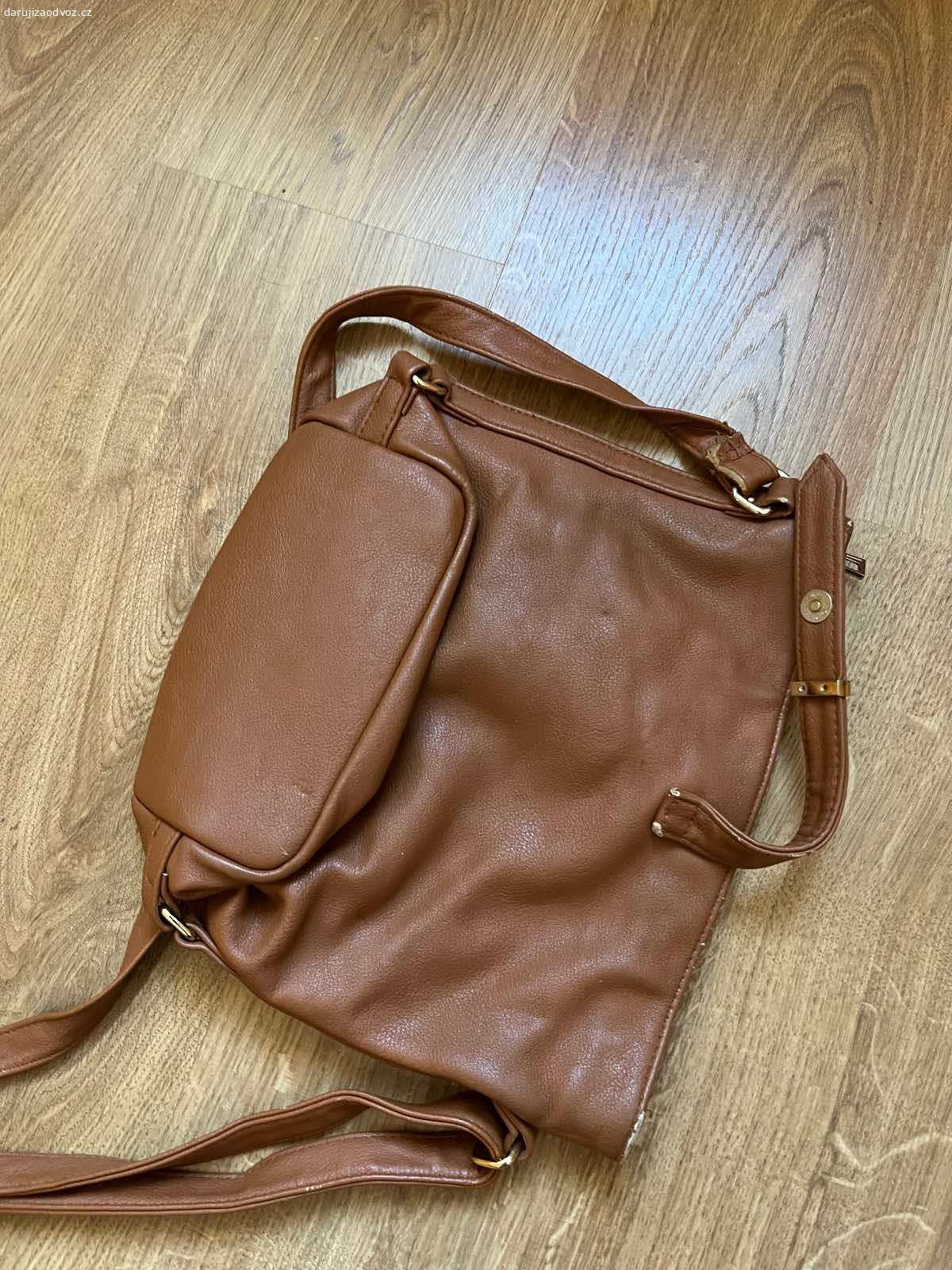 Daruji kabelku přes rameno. Daruji za poštovné hnědou kabelku Lindex přes rameno. Hezký stav, vše funkční. Posílám po předchozí dohodě přes zasilkovnu.