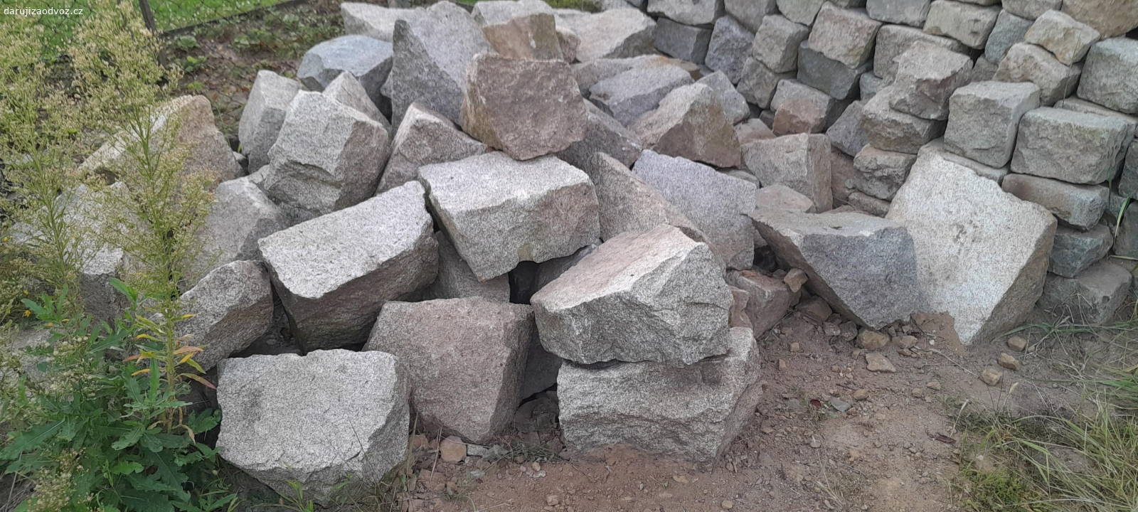 Daruji kameny. daruji kameny různé rozměry, nepravid. tvaru, typ křemen 
viz foto., vhodné na zídku, do skalky