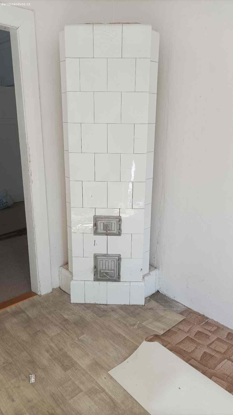 Daruji kamna. Daruji kamna postavená v roce 1926, nevím, jestli je možné je odvézt nebo se musí zbourat.