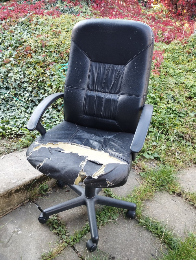 Darují kancelářskou židli