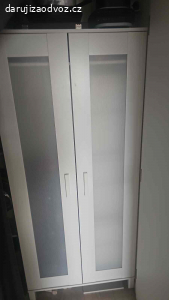 Daruji knihovnu a šatní skríň