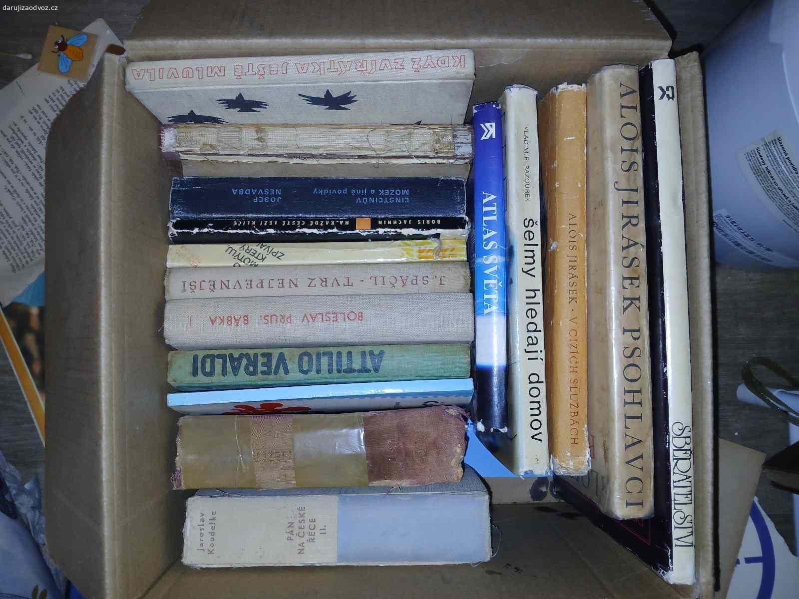 Daruji knihy za poštovné. Daruji dvě krabice knih,  různého stáří,  různých žánru, různé kvalitě vazby...
Je mě líto vyhodit jakoukoli knihu, ikdyz to ma uz dávno za sebou...

Klidně pošlu poštou,  popř.  Osobní odběr- Uherské Hradiště,  Kunovice,  uh. Ostroh....