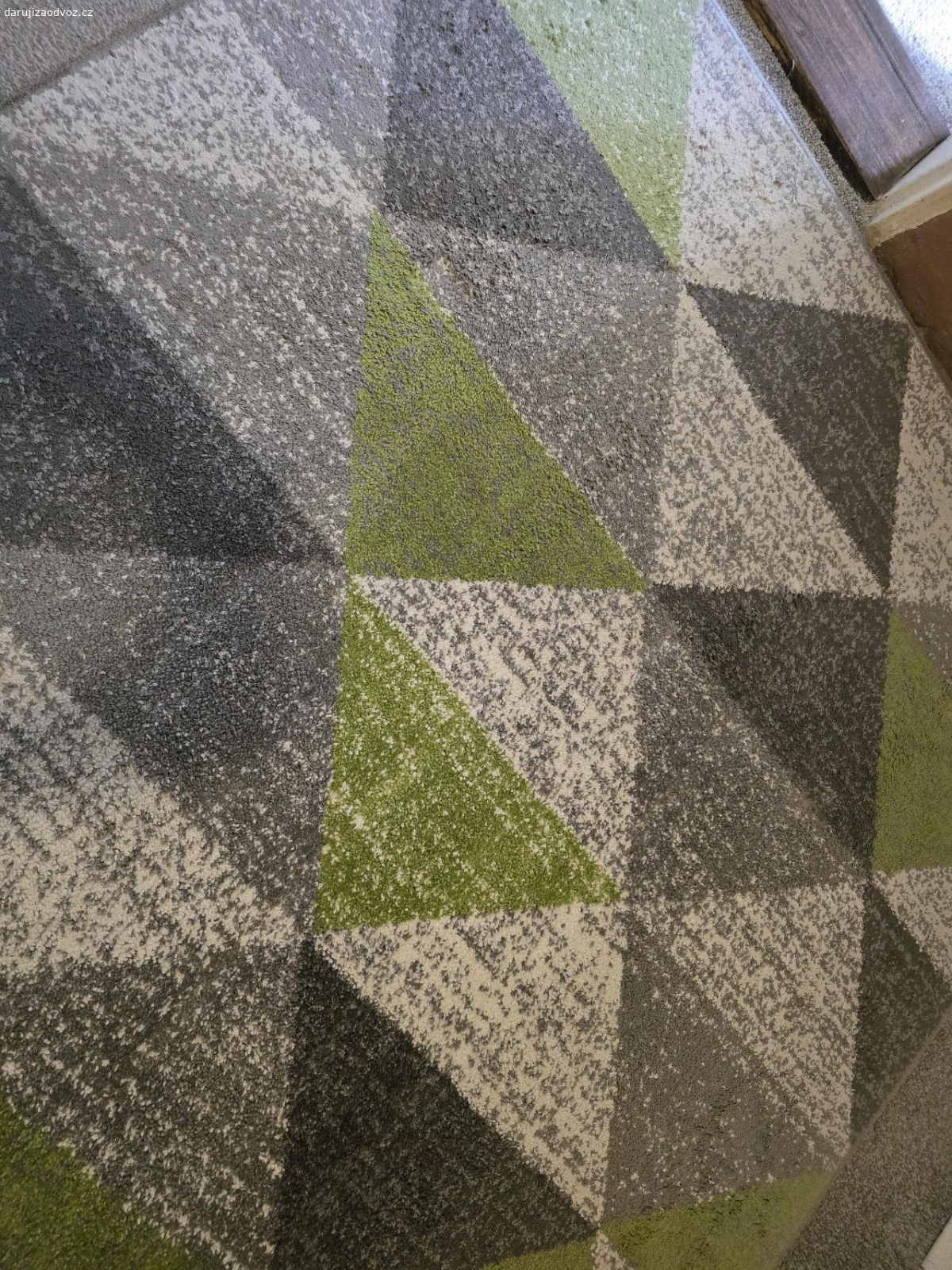 Daruji koberec. Kusový koberec 140x200 cm.