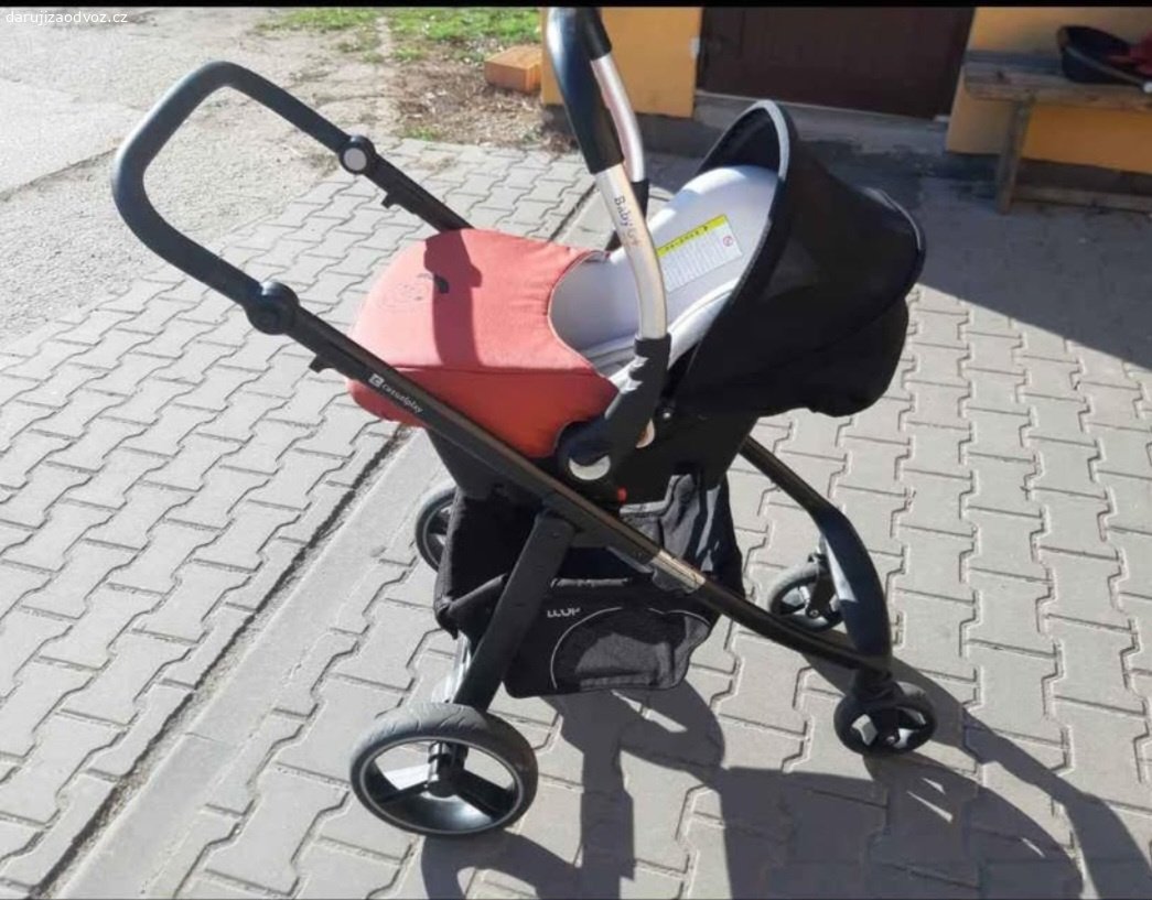 Daruji kočárek-trojkombinaci Casualplay. Kočárek je v pěkném stavu.
