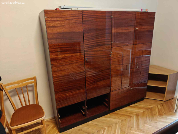 Daruji komodu, šatní skříň a pohovku