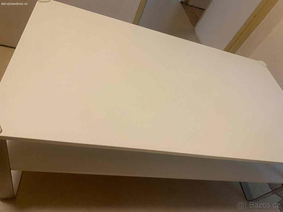 Daruji konferenční stůl. Dobrý den,
 daruji velmi bytelný konferenční stůl zn. IKEA. Již se nevyrábí, ani neprodává. Rozměry jsou 120x65cm. Nutný vlastní odvoz, je velmi těžký.