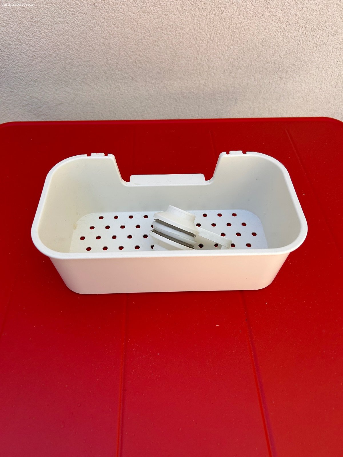 Daruji kos s prisavkami. Daruji kos s prisavkami TISKEN z IKEA. Pouze osobni predani.