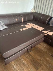 Daruji - koženkovou sedačku (loupe se)