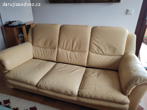 Daruji koženou rozkládacím sedačku a kreslo