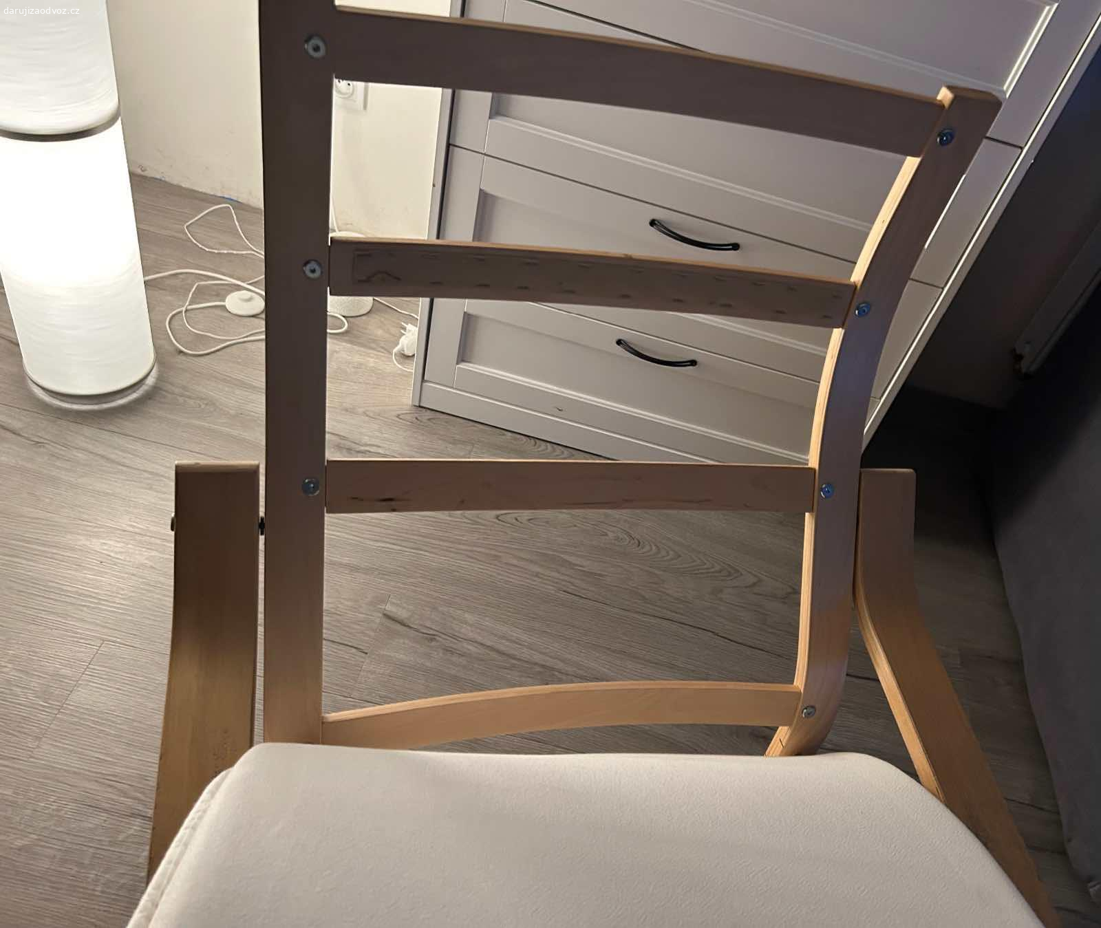 Daruji kreslo Ikea. Daruji kreslo, je v pořádku, jen má okousana madla od štěněte